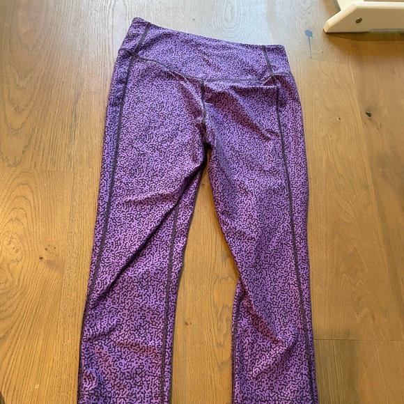 SOLD! Nike Dri Fit Capri Leggings - Picture 2 of 6